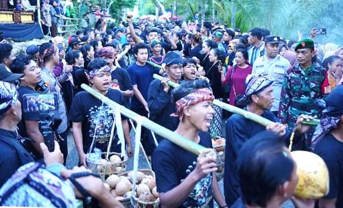 Tradisi Ceprotan di Pacitan, Digelar Setiap Bulan Longkang