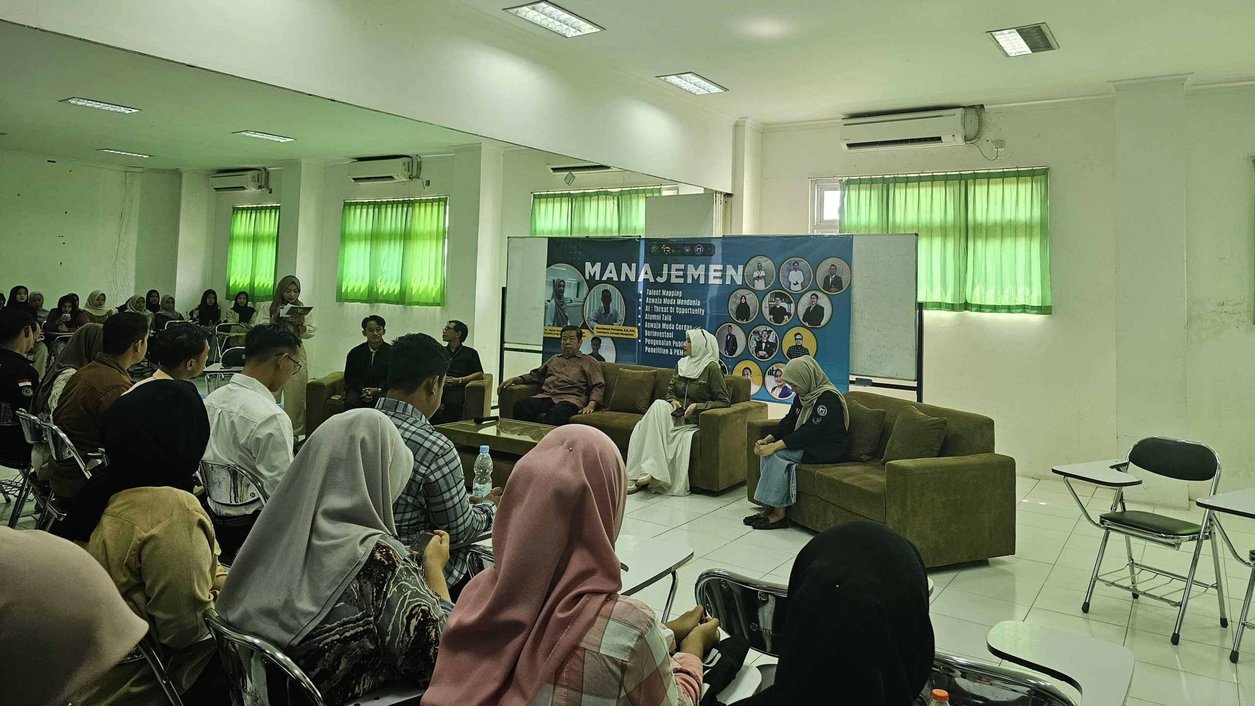 Prodi S1 Manajemen UNWAHAS Sukses Gelar “Alumni Talk”